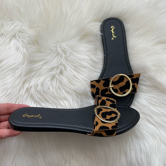 Leopard print flat sandals - Picture 2 of 4